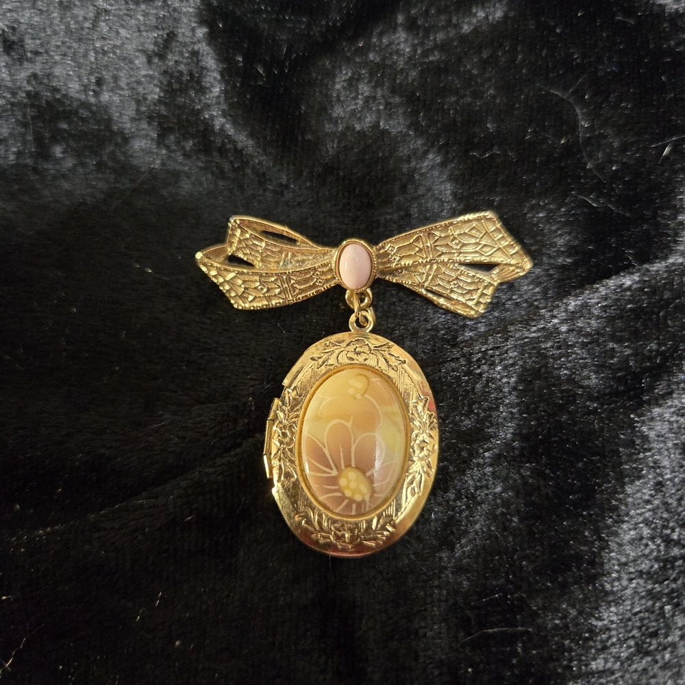 1928 Gold and Pink Floral Brooch